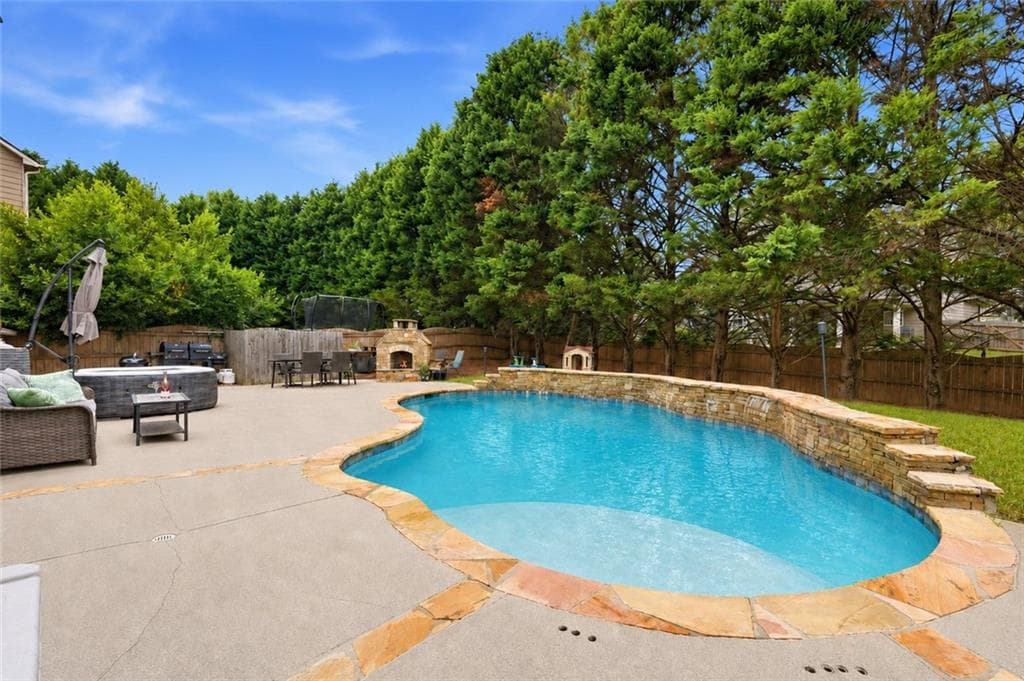 4 bedroom, 3 bathroom, 2,640 sq ft single family residence for sale at 5165 Huntington Crest Lane, Cumming, GA 30040 — photo 3