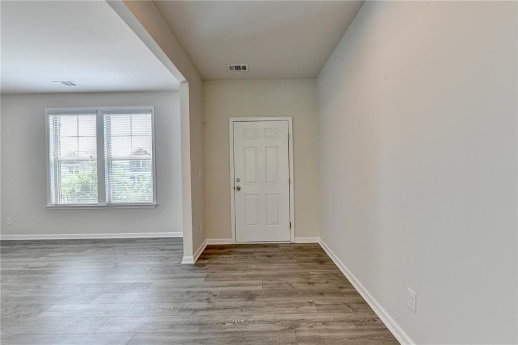 4 bedroom, 4 bathroom, 2,752 sq ft single family residence under contract at 638 Saffron Boulevard, Lawrenceville, GA 30045 — photo 4