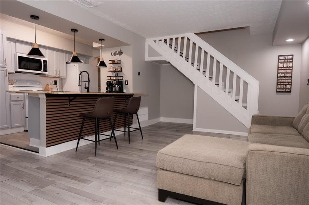 2 bedroom, 1 bathroom, 882 sq ft condominium for sale at 1384 Old Coach Road, Marietta, GA 30008