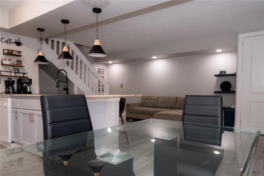 2 bedroom, 1 bathroom, 882 sq ft condominium for sale at 1384 Old Coach Road, Marietta, GA 30008 — photo 3
