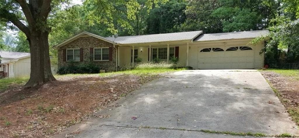 3 bedroom, 2 bathroom, 1,660 sq ft single family residence for sale at 6495 Revena Drive, Morrow, GA 30260 — photo 2