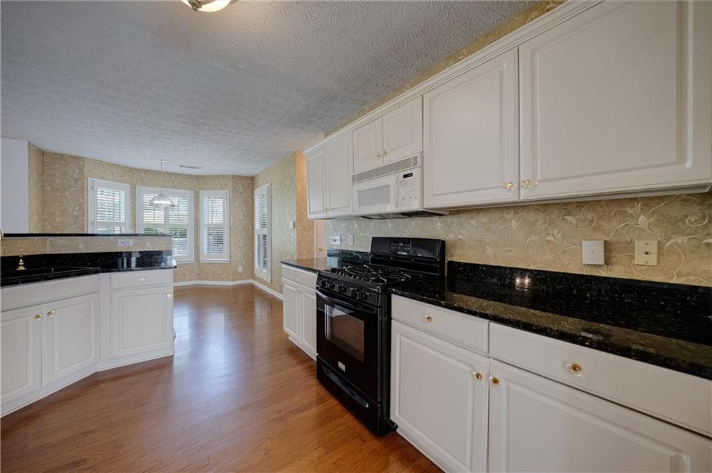 4 bedroom, 3 bathroom, 2,875 sq ft single family residence under contract at 2608 Dreux Court, Kennesaw, GA 30152 — photo 8
