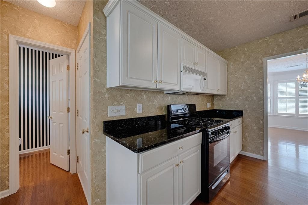 4 bedroom, 3 bathroom, 2,875 sq ft single family residence under contract at 2608 Dreux Court, Kennesaw, GA 30152 — photo 10