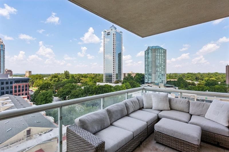 2 bedroom, 2 bathroom, 1,100 sq ft condominium for sale at 2881 Peachtree Road 1005, Atlanta, GA 30305 — photo 3