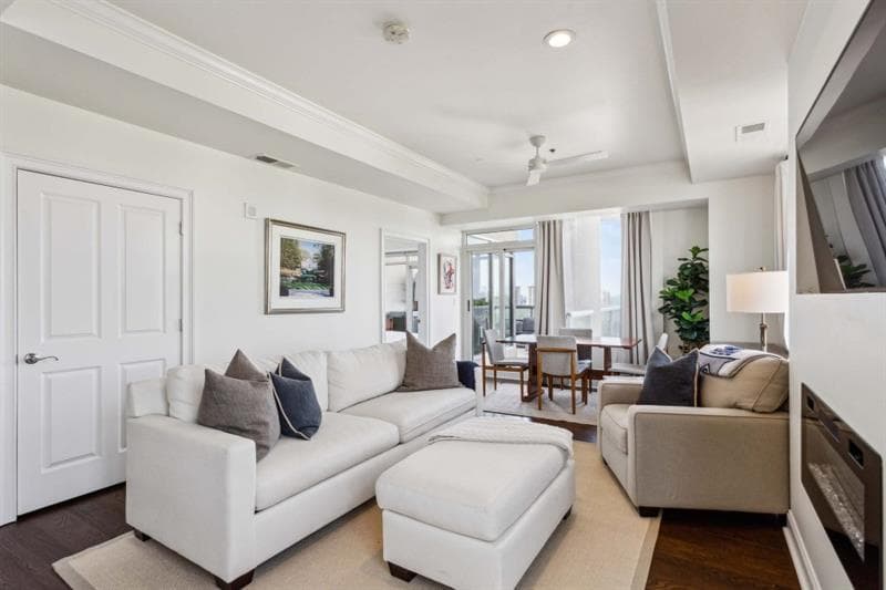 2 bedroom, 2 bathroom, 1,100 sq ft condominium for sale at 2881 Peachtree Road 1005, Atlanta, GA 30305 — photo 4