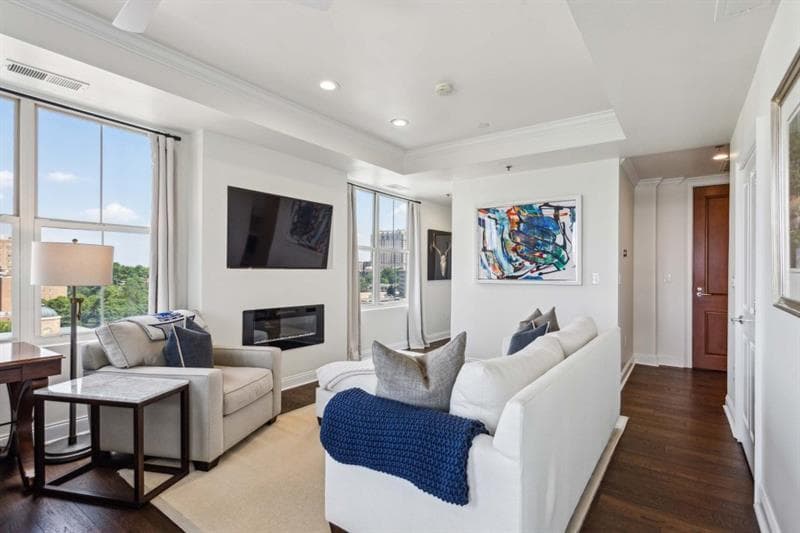 2 bedroom, 2 bathroom, 1,100 sq ft condominium for sale at 2881 Peachtree Road 1005, Atlanta, GA 30305 — photo 5
