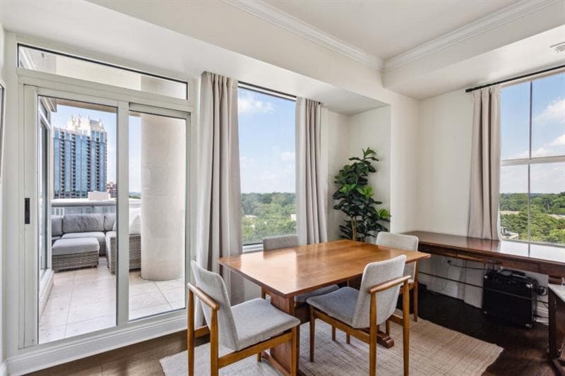 2 bedroom, 2 bathroom, 1,100 sq ft condominium for sale at 2881 Peachtree Road 1005, Atlanta, GA 30305 — photo 6