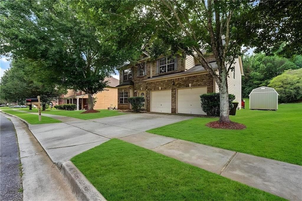 5 bedroom, 3 bathroom, 3,388 sq ft single family residence under contract at 3719 Big Horn Court, Ellenwood, GA 30294 — photo 2