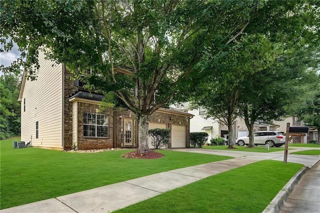 5 bedroom, 3 bathroom, 3,388 sq ft single family residence under contract at 3719 Big Horn Court, Ellenwood, GA 30294 — photo 3