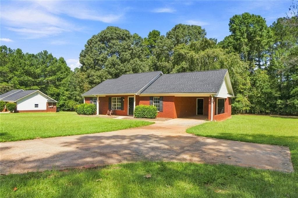 3 bedroom, 2 bathroom, 1,324 sq ft single family residence for sale at 2587 Kelleytown Road, Mcdonough, GA 30252 — photo 3
