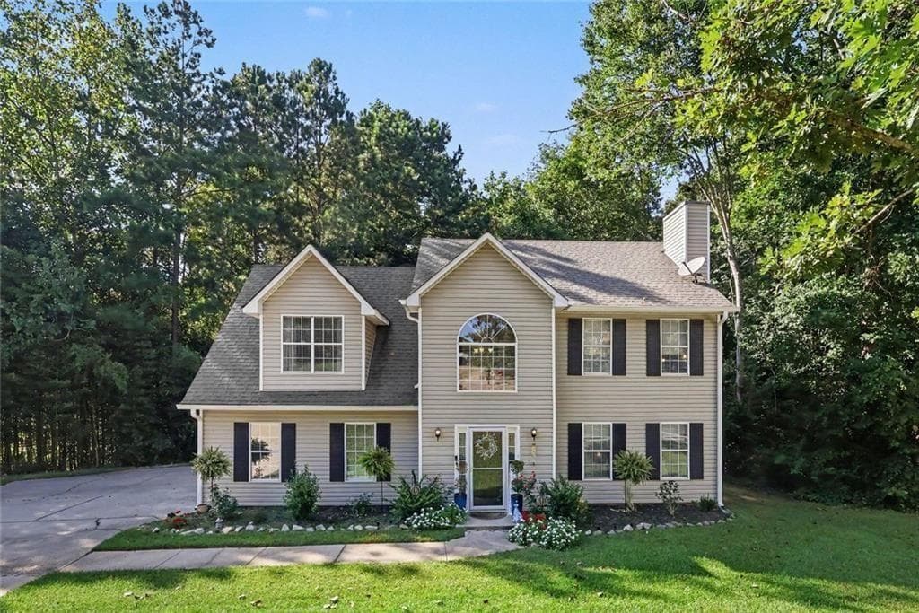 3 bedroom, 3 bathroom, 2,034 sq ft single family residence for sale at 4535 Raptor Trail, Douglasville, GA 30135 — photo 2