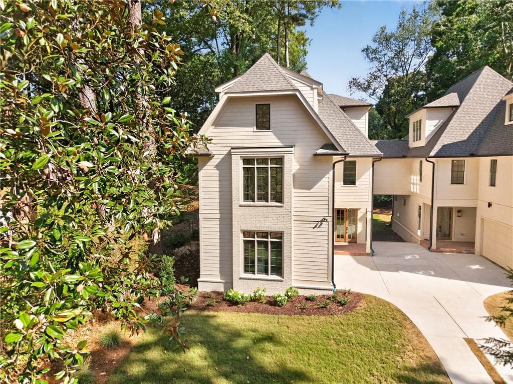 5 bedroom, 5 bathroom, 4,013 sq ft single family residence for sale at 652 Timm Valley Road, Atlanta, GA 30305 — photo 3