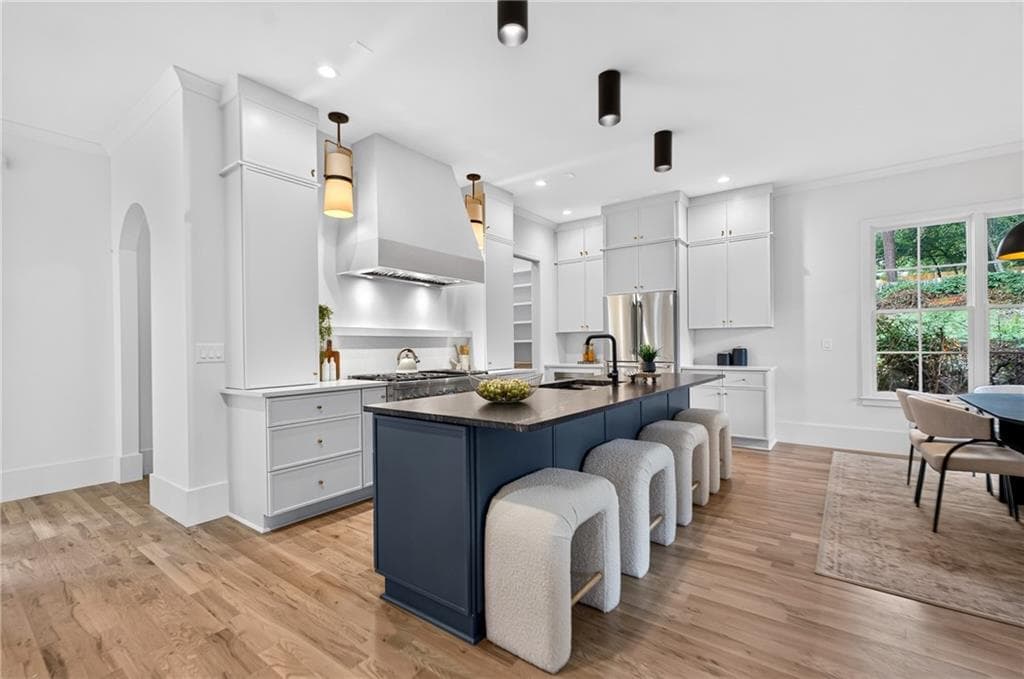 5 bedroom, 5 bathroom, 4,013 sq ft single family residence for sale at 652 Timm Valley Road, Atlanta, GA 30305 — photo 8