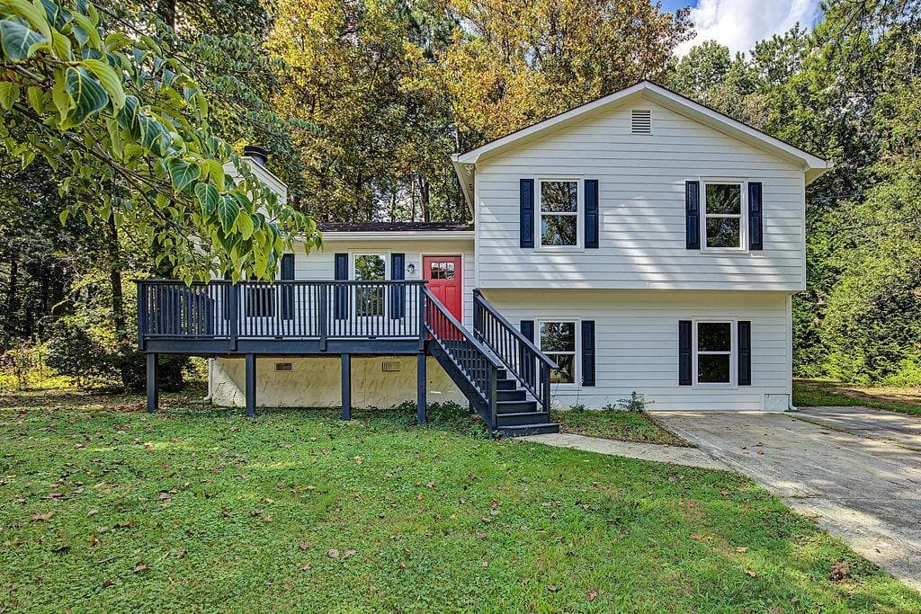 3 bedroom, 2 bathroom, 1,905 sq ft single family residence for sale at 2690 Pine Log Way, Buford, GA 30519