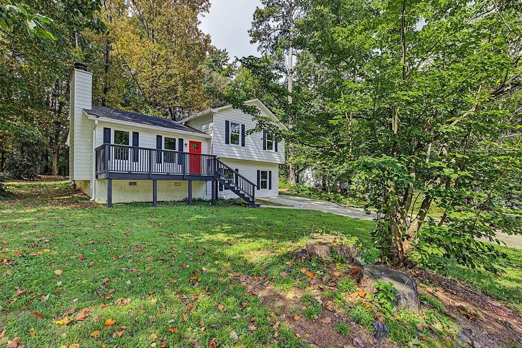 3 bedroom, 2 bathroom, 1,905 sq ft single family residence for sale at 2690 Pine Log Way, Buford, GA 30519 — photo 3