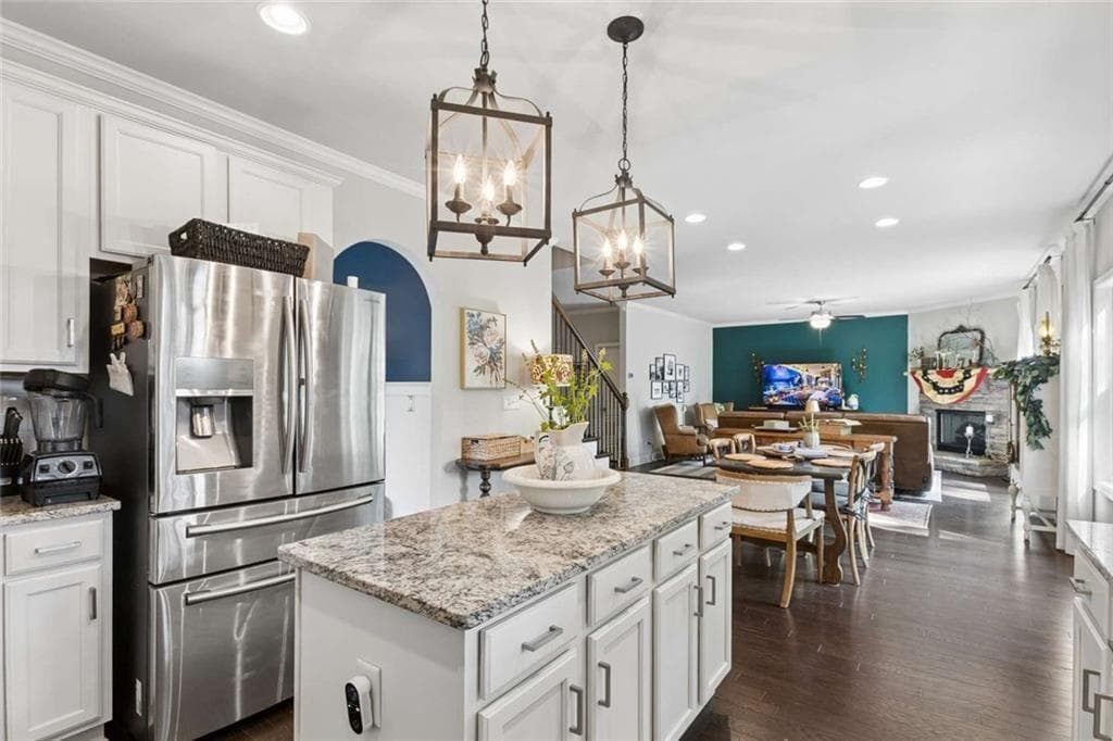 5 bedroom, 4 bathroom, 3,956 sq ft single family residence for sale at 6220 Providence Lake Drive, Gainesville, GA 30506 — photo 2