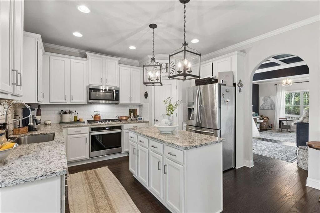 5 bedroom, 4 bathroom, 3,956 sq ft single family residence for sale at 6220 Providence Lake Drive, Gainesville, GA 30506 — photo 4