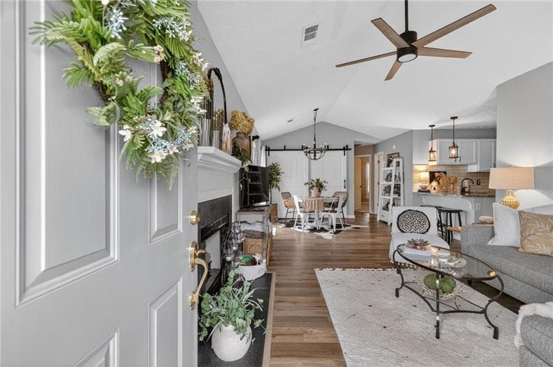 2 bedroom, 2 bathroom, 912 sq ft single family residence for sale at 513 Stanford Place, Woodstock, GA 30188 — photo 4