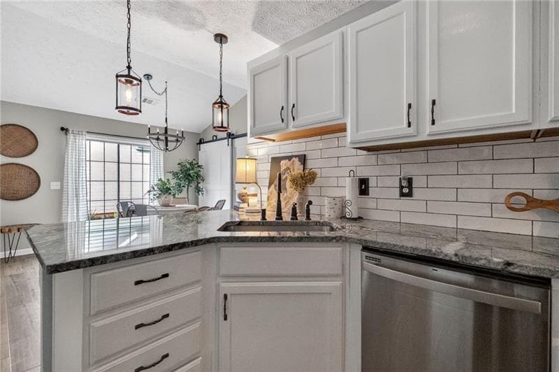 2 bedroom, 2 bathroom, 912 sq ft single family residence for sale at 513 Stanford Place, Woodstock, GA 30188 — photo 10