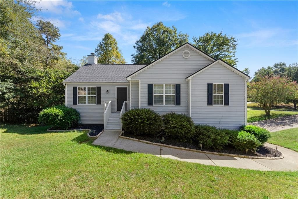 3 bedroom, 2 bathroom, 2,050 sq ft single family residence under contract at 8315 Deliah Way, Gainesville, GA 30506 — photo 2