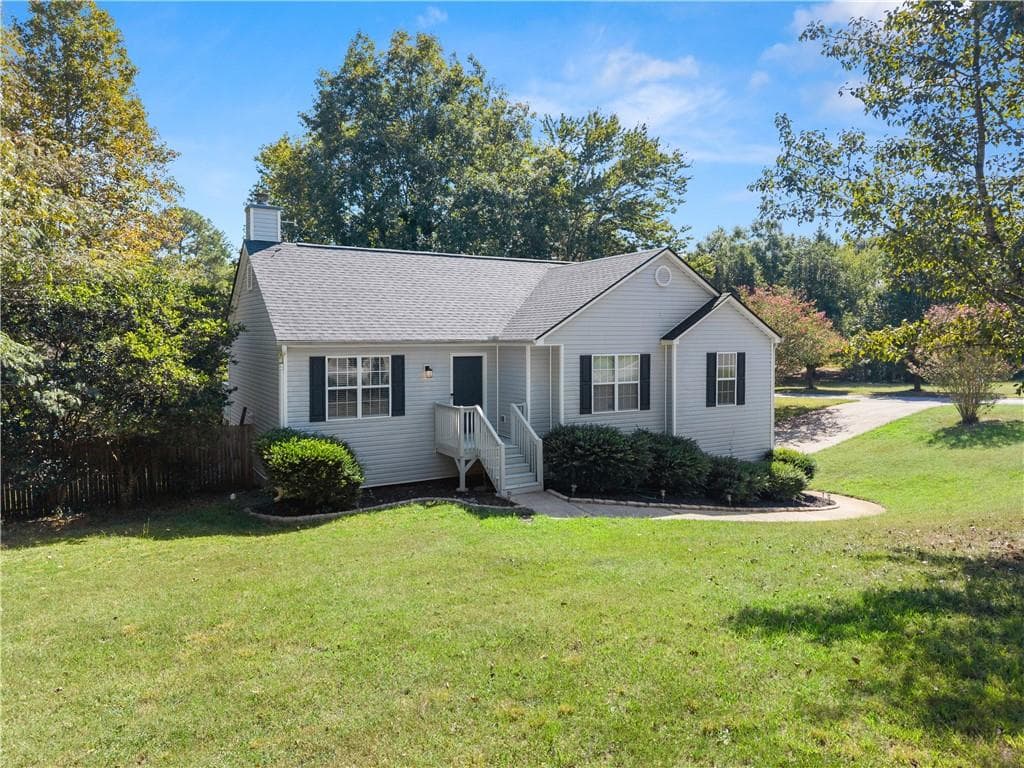 3 bedroom, 2 bathroom, 2,050 sq ft single family residence under contract at 8315 Deliah Way, Gainesville, GA 30506 — photo 4