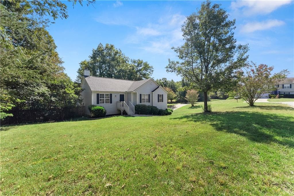3 bedroom, 2 bathroom, 2,050 sq ft single family residence under contract at 8315 Deliah Way, Gainesville, GA 30506 — photo 5