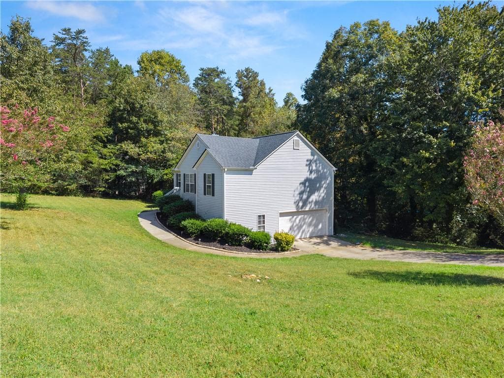 3 bedroom, 2 bathroom, 2,050 sq ft single family residence under contract at 8315 Deliah Way, Gainesville, GA 30506 — photo 9