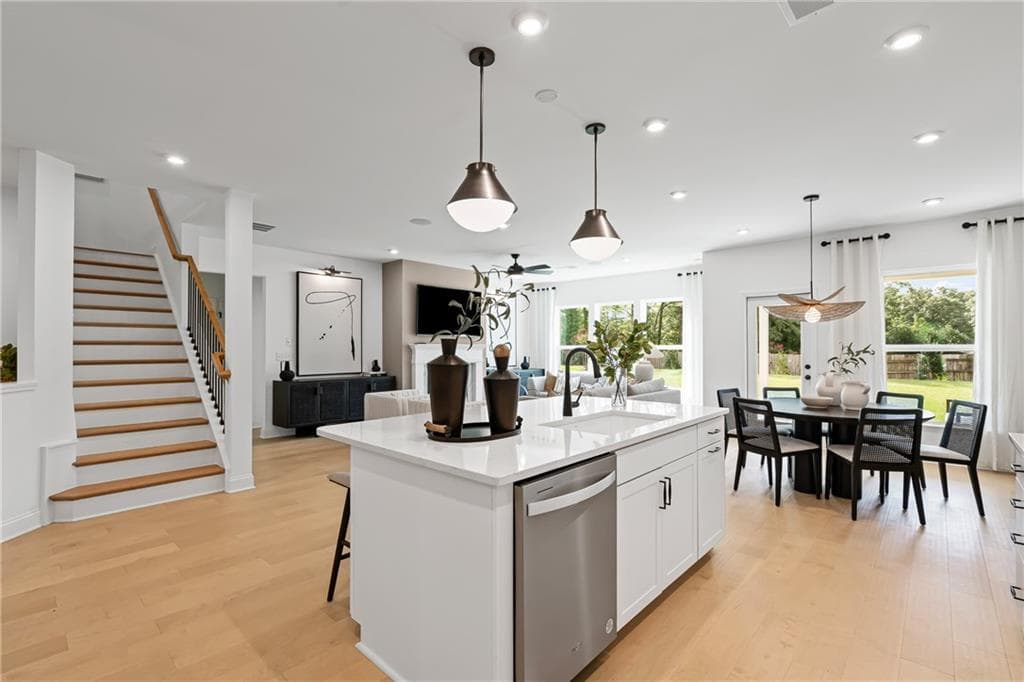 5 bedroom, 4 bathroom, 3,050 sq ft single family residence for sale at 244 Rockledge Bend, Powder Springs, GA 30127 — photo 7