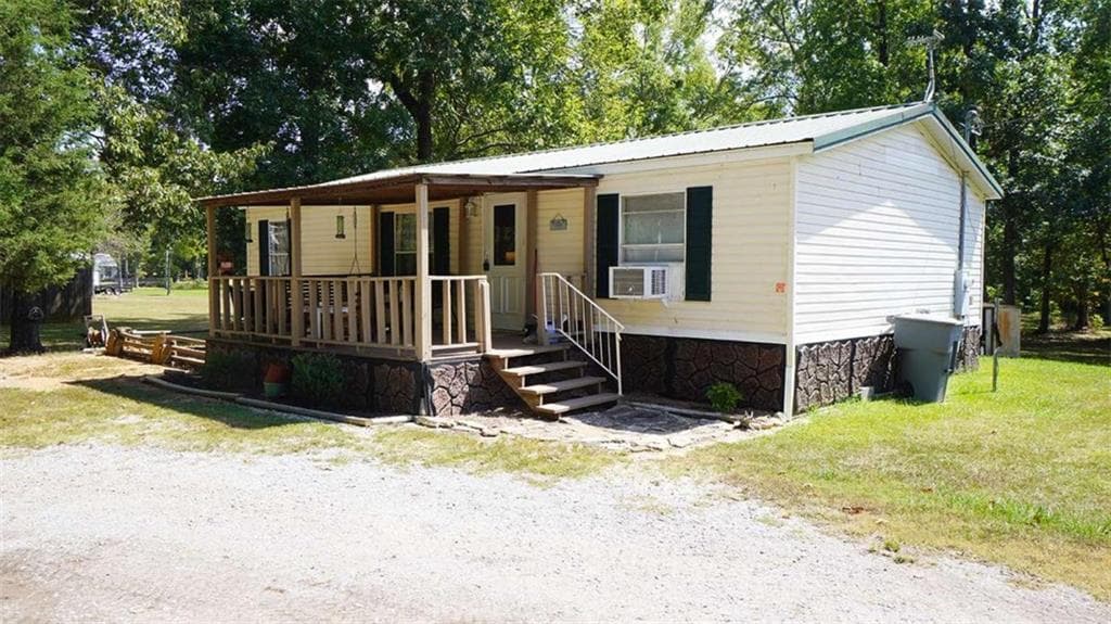 3 bedroom, 2 bathroom, 1,248 sq ft single family residence for sale at 4030 Oak Drive, Cedar Bluff, AL 35959