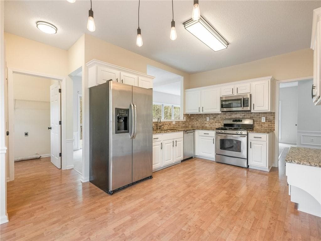 4 bedroom, 4 bathroom, 3,144 sq ft single family residence for rent at 10100 Barston Court, Alpharetta, GA 30022 for $3,600 a month — photo 8