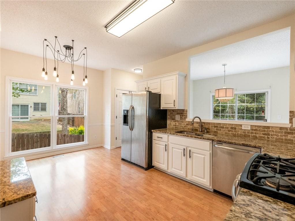 4 bedroom, 4 bathroom, 3,144 sq ft single family residence for rent at 10100 Barston Court, Alpharetta, GA 30022 for $3,600 a month — photo 9