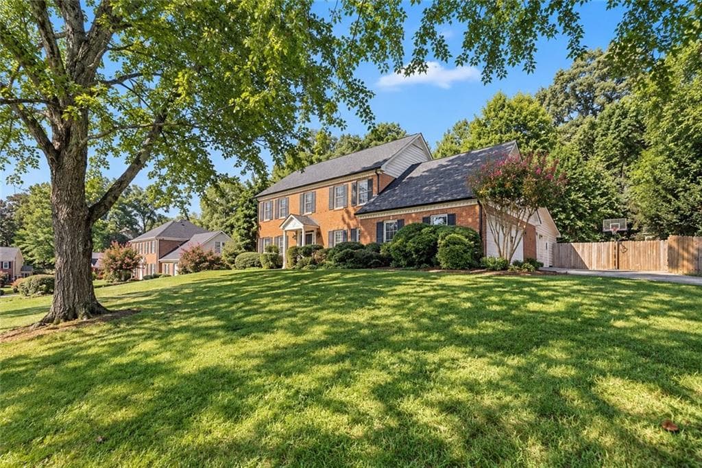 5 bedroom, 4 bathroom, 3,180 sq ft single family residence under contract at 1820 N Chestnut Grove Drive, Marietta, GA 30066 — photo 2