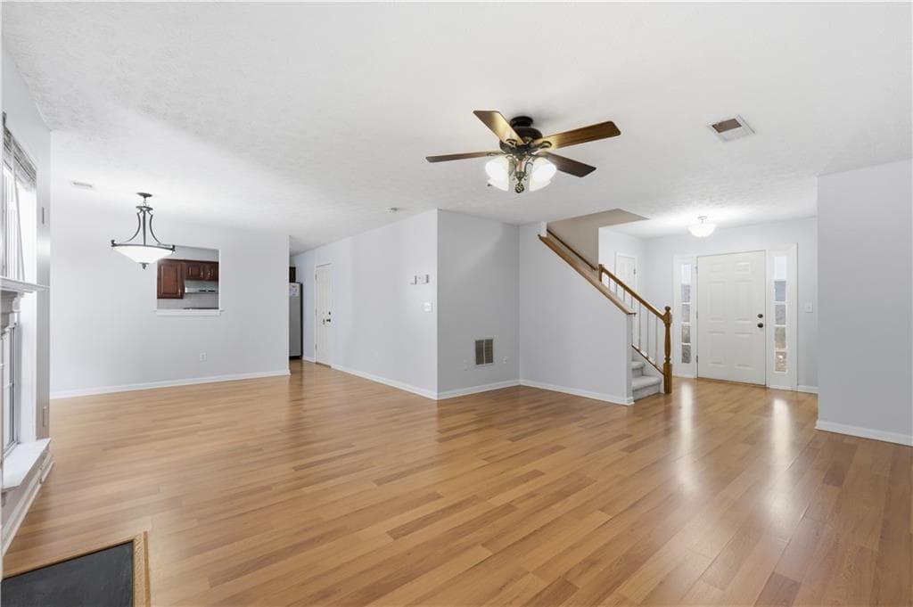 3 bedroom, 3 bathroom, 1,646 sq ft single family residence for sale at 3279 Benthollow Lane, Duluth, GA 30096 — photo 3