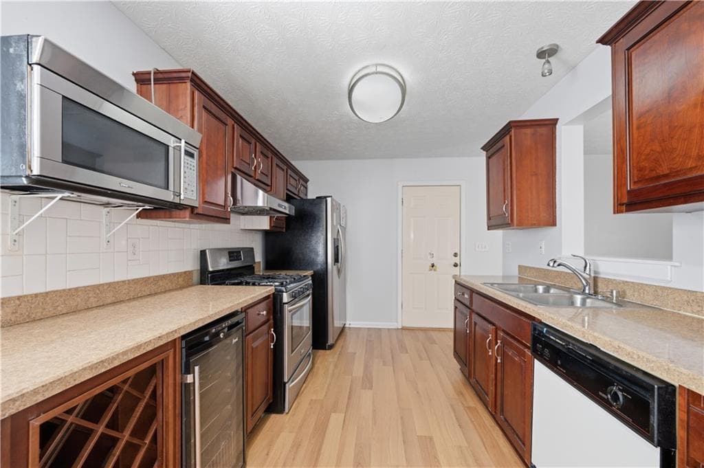 3 bedroom, 3 bathroom, 1,646 sq ft single family residence for sale at 3279 Benthollow Lane, Duluth, GA 30096 — photo 8