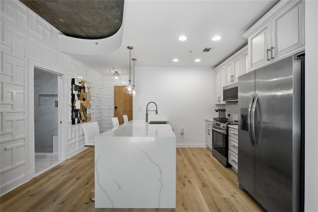 1 bedroom, 1 bathroom, 743 sq ft condominium for sale at 400 W Peachtree Street 705, Atlanta, GA 30308 — photo 4