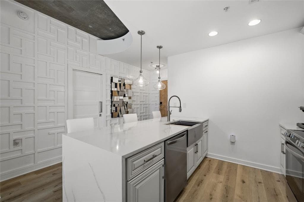 1 bedroom, 1 bathroom, 743 sq ft condominium for sale at 400 W Peachtree Street 705, Atlanta, GA 30308 — photo 5