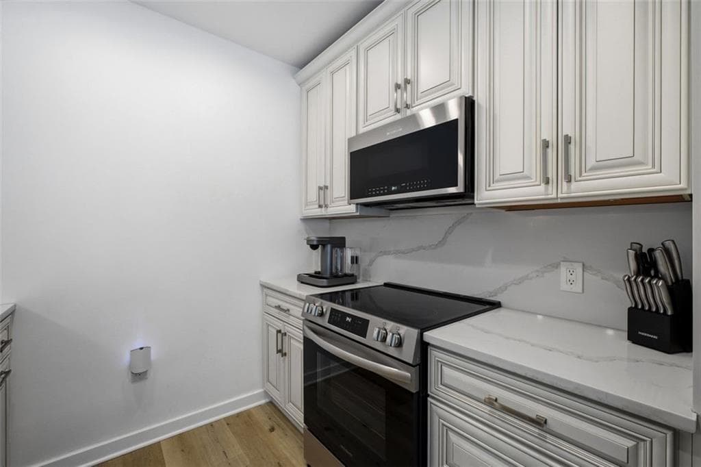 1 bedroom, 1 bathroom, 743 sq ft condominium for sale at 400 W Peachtree Street 705, Atlanta, GA 30308 — photo 6