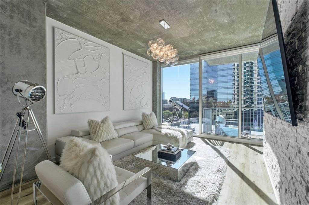 1 bedroom, 1 bathroom, 743 sq ft condominium for sale at 400 W Peachtree Street 705, Atlanta, GA 30308 — photo 8