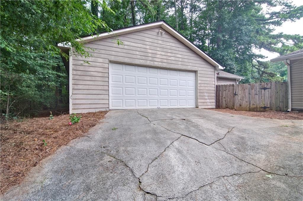 3 bedroom, 3 bathroom, 2,101 sq ft single family residence for sale at 2300 Twiggs Cove, Kennesaw, GA 30152 — photo 4