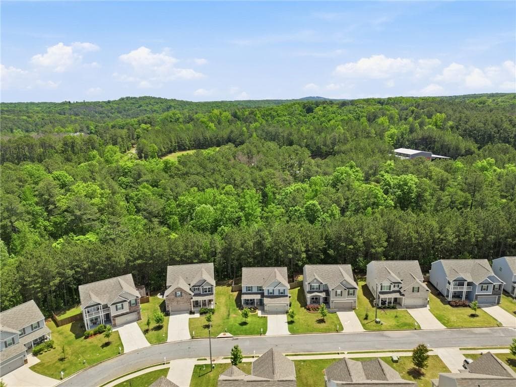4 bedroom, 3 bathroom, 2,148 sq ft single family residence for rent at 79 Lantana Crossing, Dallas, GA 30132 for $2,500 a month — photo 3