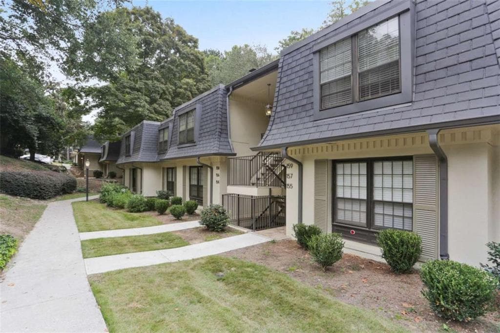 2 bedroom, 2 bathroom condominium for sale at 158 Maribeau Square, Atlanta, GA 30327