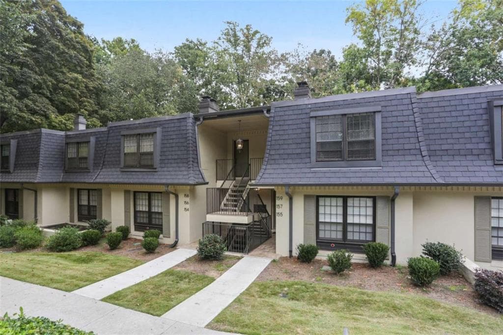 2 bedroom, 2 bathroom condominium for sale at 158 Maribeau Square, Atlanta, GA 30327 — photo 2