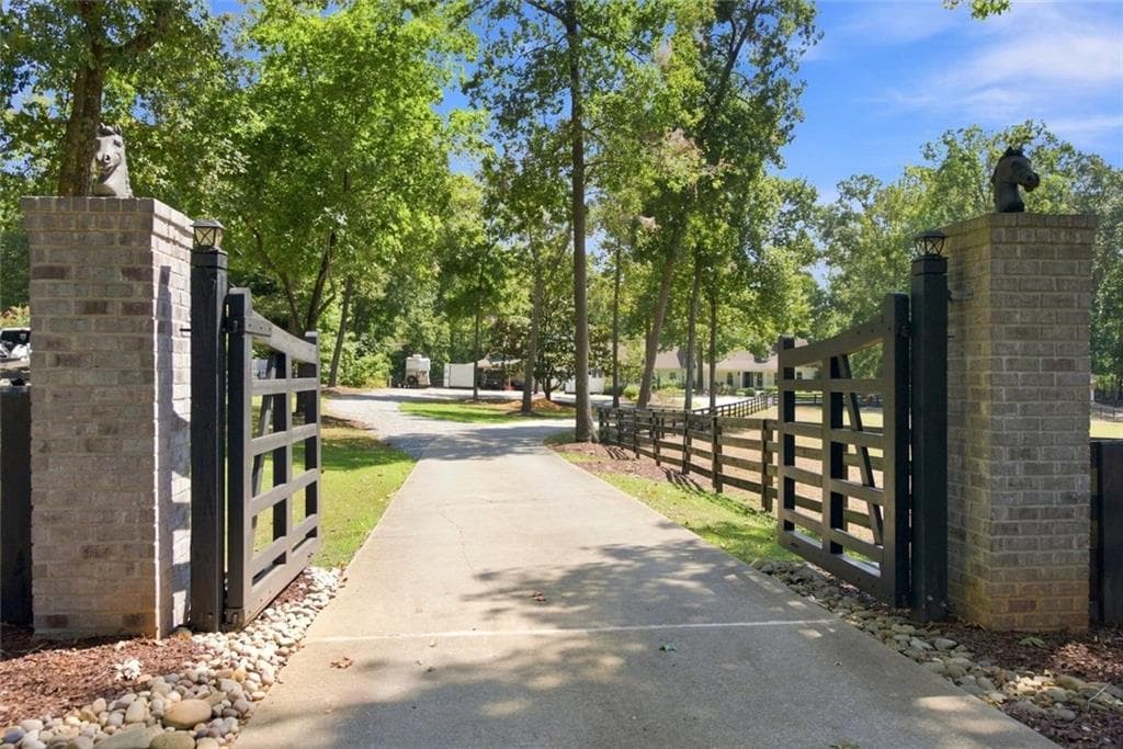 5 bedroom, 5 bathroom, 5,319 sq ft single family residence under contract at 297 Henderson Lake Drive, Canton, GA 30115 — photo 3