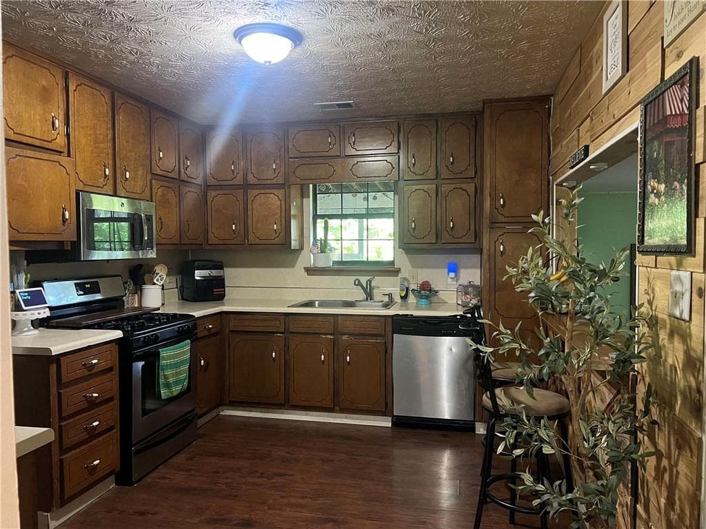 4 bedroom, 3 bathroom, 2,312 sq ft single family residence for sale at 102 Jennifer Lane, Mcdonough, GA 30253 — photo 2