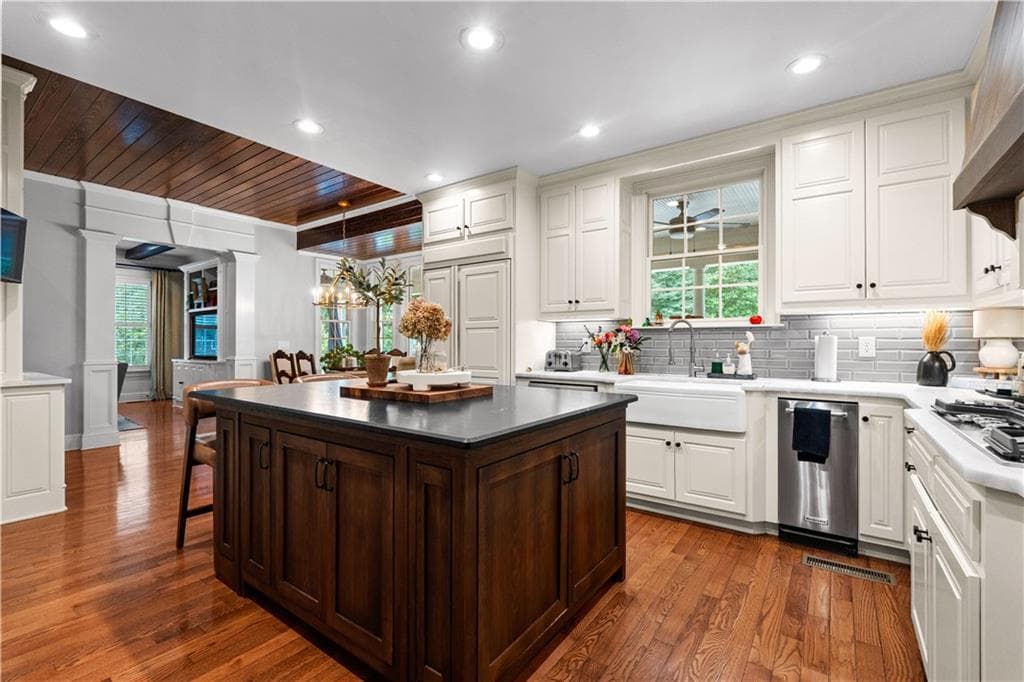 5 bedroom, 5 bathroom, 5,593 sq ft single family residence for sale at 180 Ashborough Park, Fayetteville, GA 30215 — photo 3