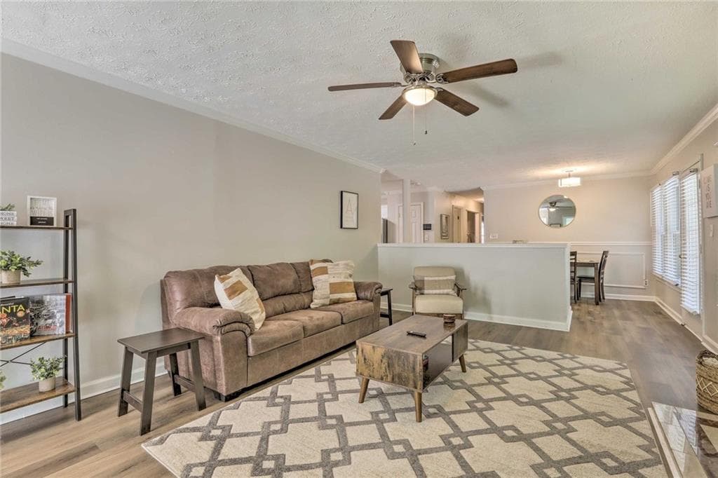 3 bedroom, 2 bathroom, 1,399 sq ft single family residence for sale at 2671 Collier Drive, Atlanta, GA 30318 — photo 3