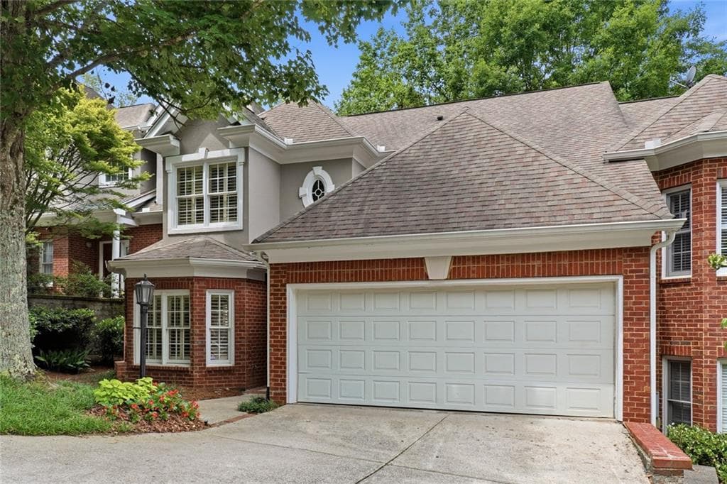 3 bedroom, 4 bathroom, 3,244 sq ft townhouse for sale at 121 Brookview Circle, Atlanta, GA 30339 — photo 2