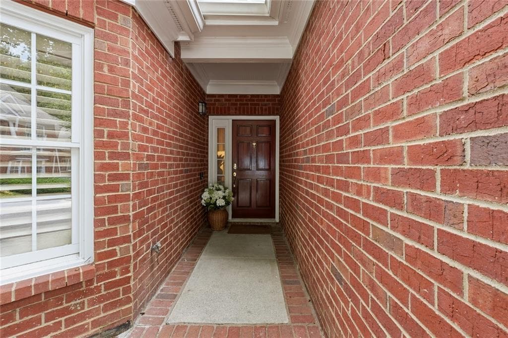 3 bedroom, 4 bathroom, 3,244 sq ft townhouse for sale at 121 Brookview Circle, Atlanta, GA 30339 — photo 3