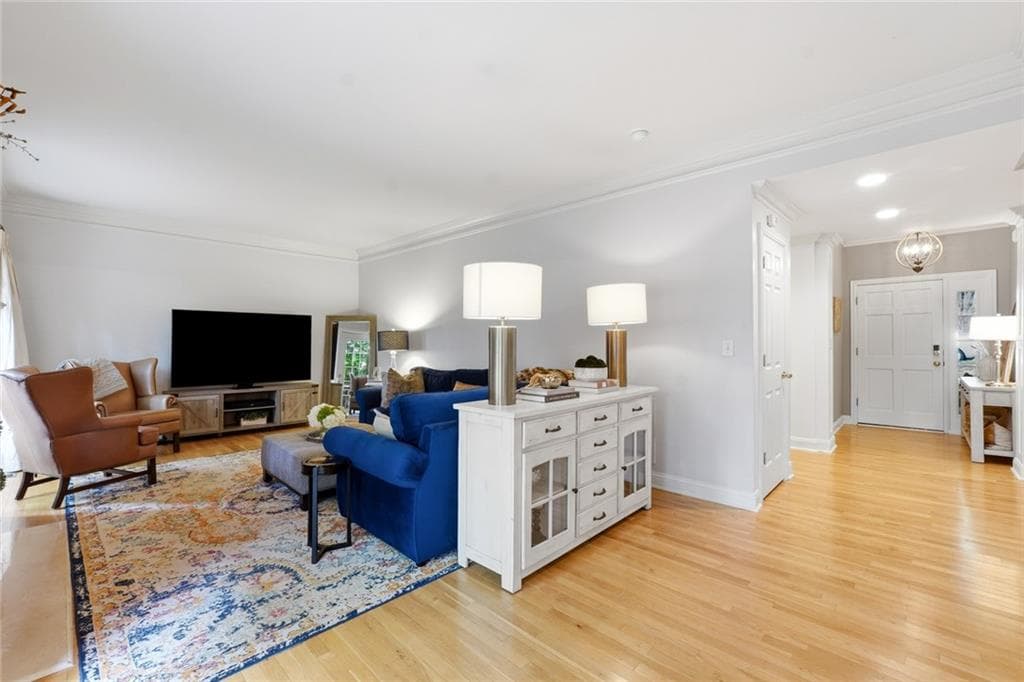 3 bedroom, 4 bathroom, 3,244 sq ft townhouse for sale at 121 Brookview Circle, Atlanta, GA 30339 — photo 10