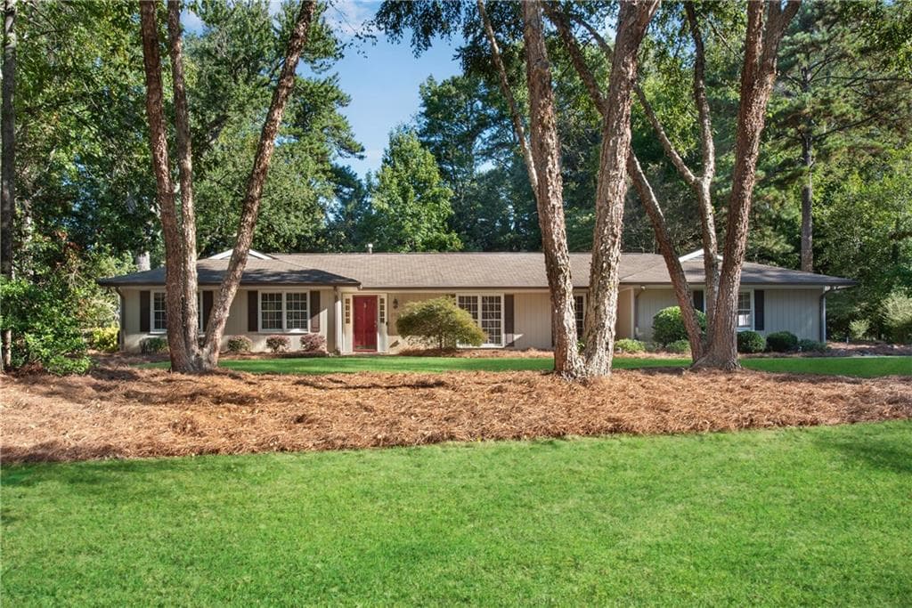 4 bedroom, 2 bathroom, 1,991 sq ft single family residence under contract at 289 Northgate Trace, Roswell, GA 30075